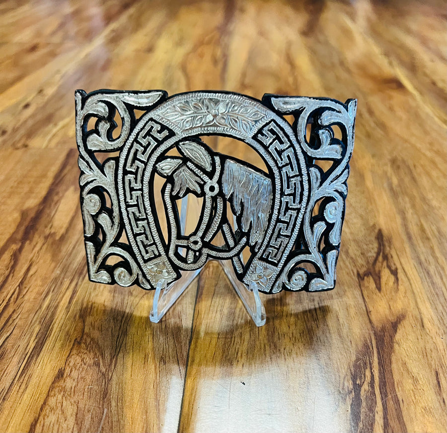 HEBILLA CHARRA DE PAVON CALADA CON INCRUSTACIONES DE PLATA. ELABORADA DE ARTESANIA.
