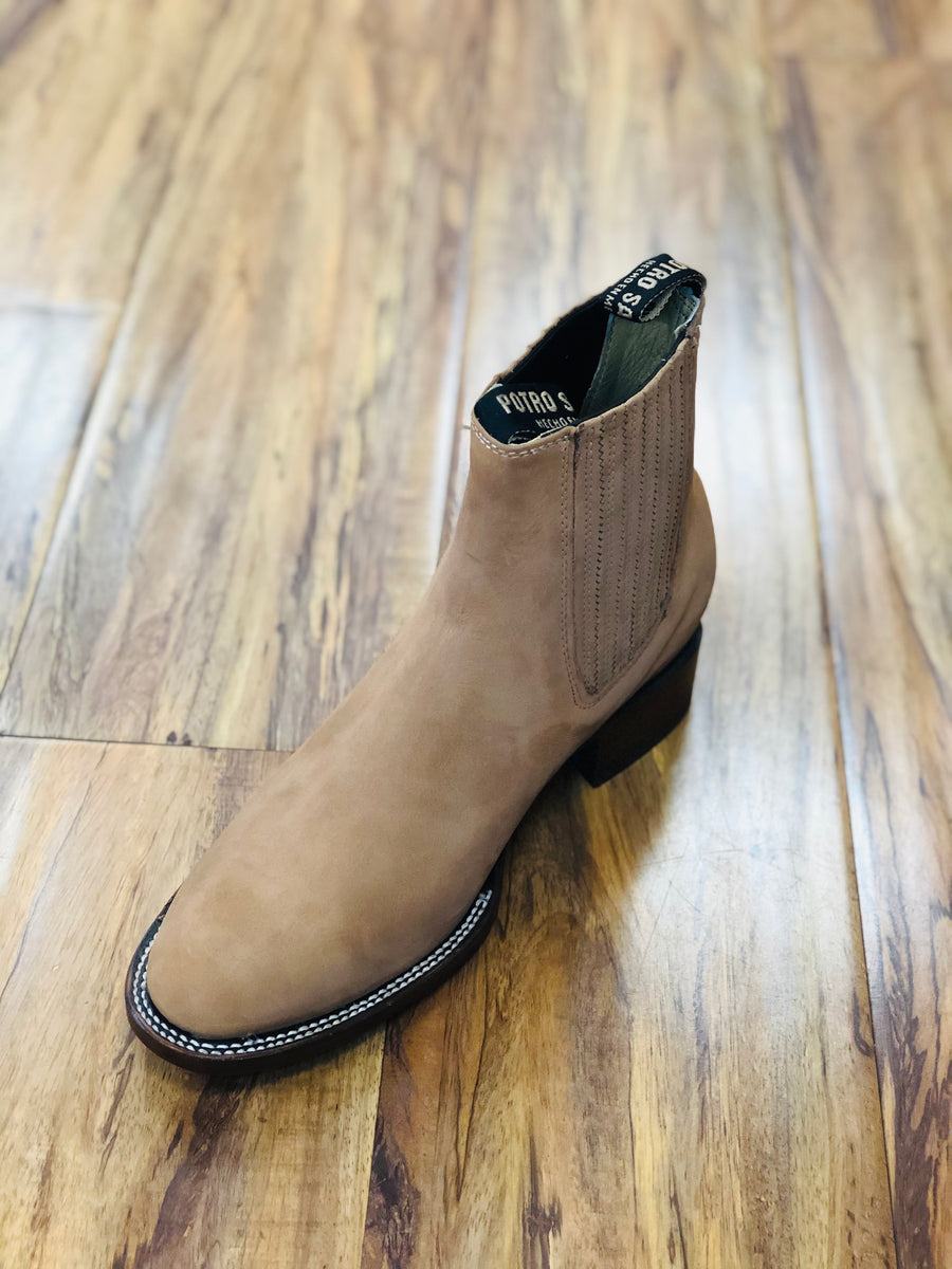 BOTINE CHARRO COLOR MIEL GAMOSA DE DOBLE COSTURA. MEXICAN SUEDE DOUBLE SEAM LEATHER ANKLE BOOT , HerraduraDeOro - HerraduraDeOro