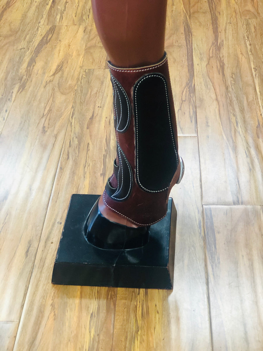 CANILLERAS PARA PATAS DE CABALLO COLOR ROBLE Y NEGRO DE HEBILLAS. BRICK AND BLACK COLOR SPORT SKID BOOT WITH BUCKLES , HerraduraDeOro - HerraduraDeOro