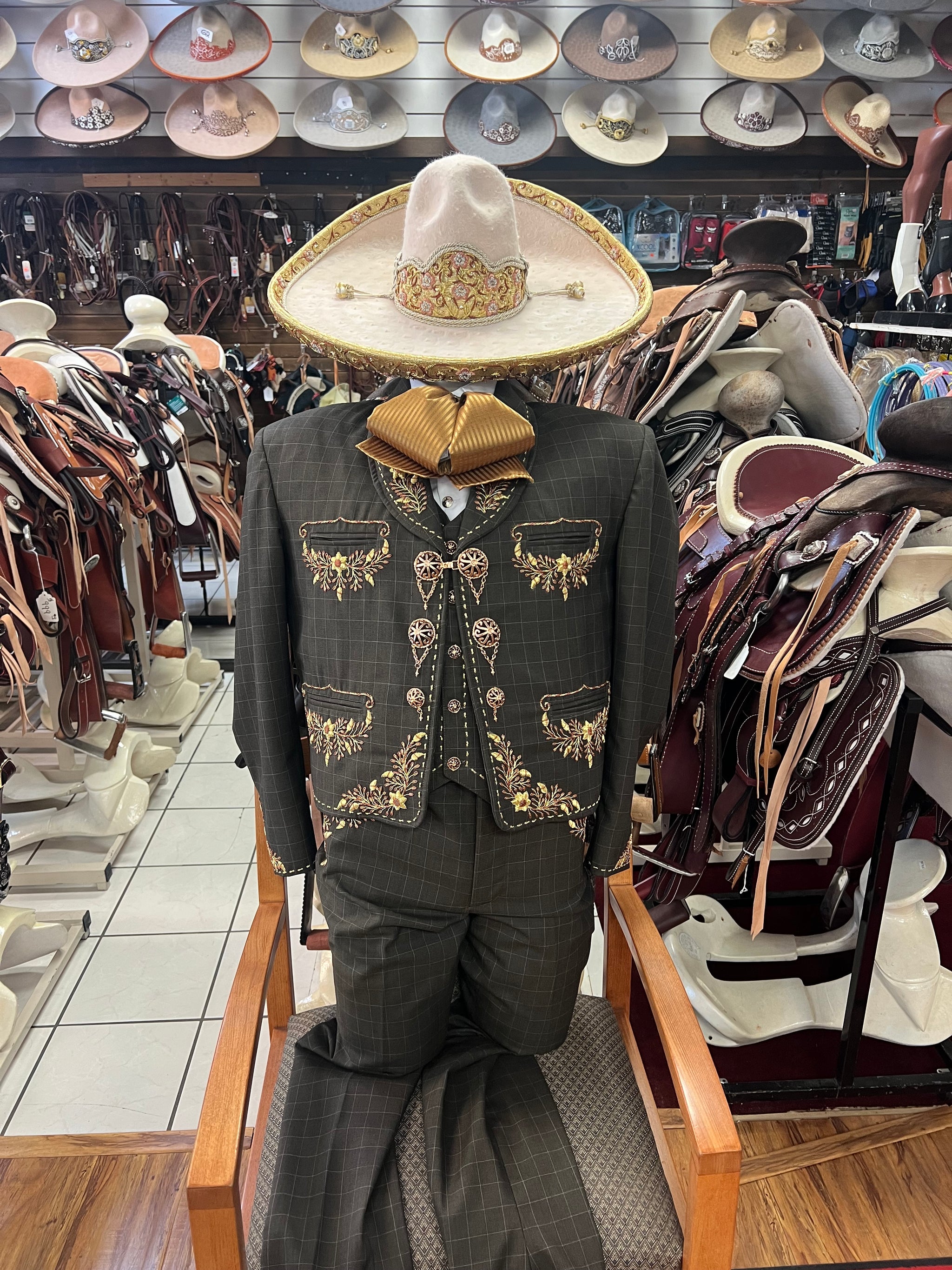 Trajes fashion de charro near me