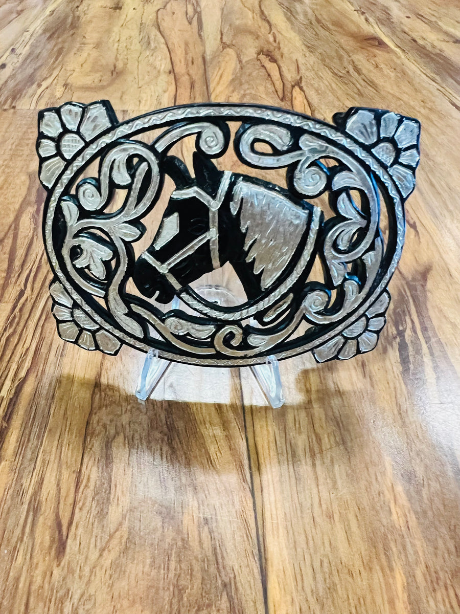 HEBILLA CHARRA DE PAVON CALADA CON INCRUSTACIONES DE PLATA. ELABORADA DE ARTESANIA.