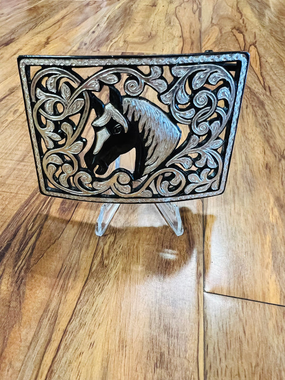 HEBILLA CHARRA DE PAVON CALADA CON INCRUSTACIONES DE PLATA. ELABORADA DE ARTESANIA.