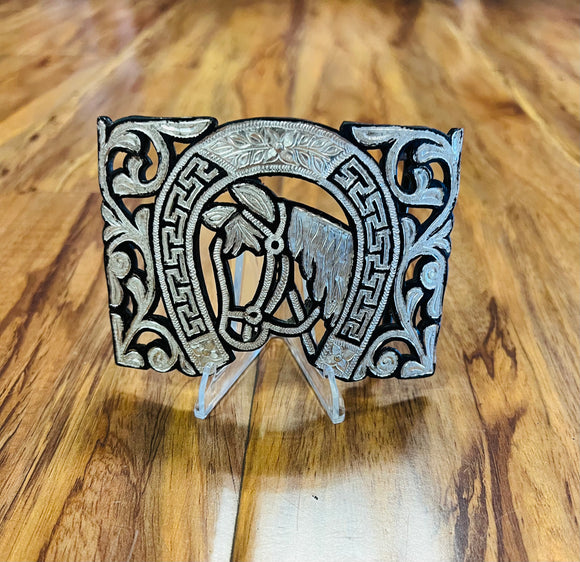 HEBILLA CHARRA DE PAVON CALADA CON INCRUSTACIONES DE PLATA. ELABORADA DE ARTESANIA.