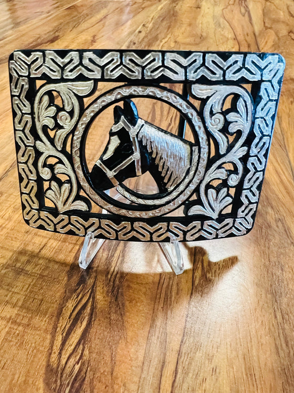 HEBILLA CHARRA DE PAVON CALADA CON INCRUSTACIONES DE PLATA. ELABORADA DE ARTESANIA.