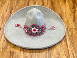 SOMBRERO DE CHARRO DE PELO COLOR GRIS BORDADO  "57 "