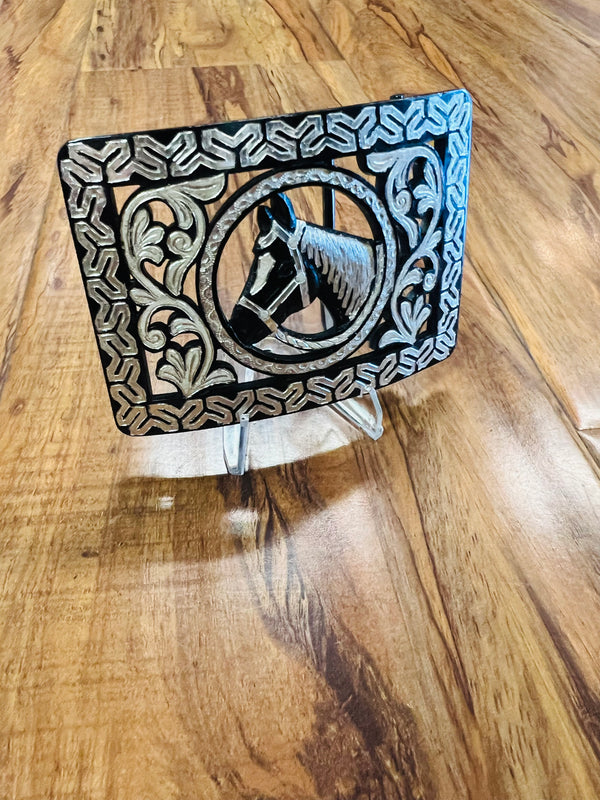 HEBILLA CHARRA DE PAVON CALADA CON INCRUSTACIONES DE PLATA. ELABORADA DE ARTESANIA.