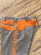 PANTALONES DE CHARRO CON GRECA.