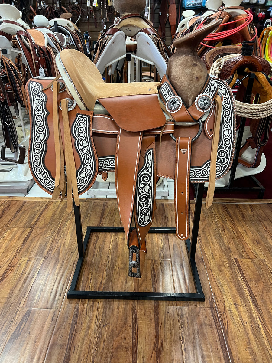 SILLA DE MONTAR PITEADA CON CANTINAS