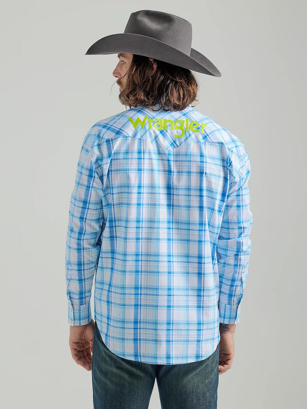 MEN'S WRANGLER® LOGO LONG SLEEVE WESTERN SNAP PLAID SHIRT IN SEA BLUE