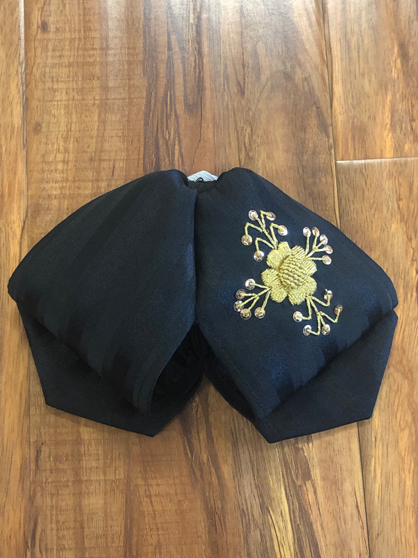 MOŇO CHARRO NEGRO BORDADO EN ORO A MANO . BLACK CHARRO TIE , HerraduraDeOro - HerraduraDeOro
