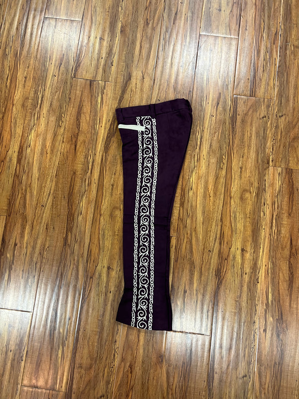 PANTALONES DE CHARRO CON GRECA.