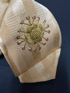 MOŇO CHARRO ORO BORDADO EN PLATA A MANO . GOLD CHARRO TIE