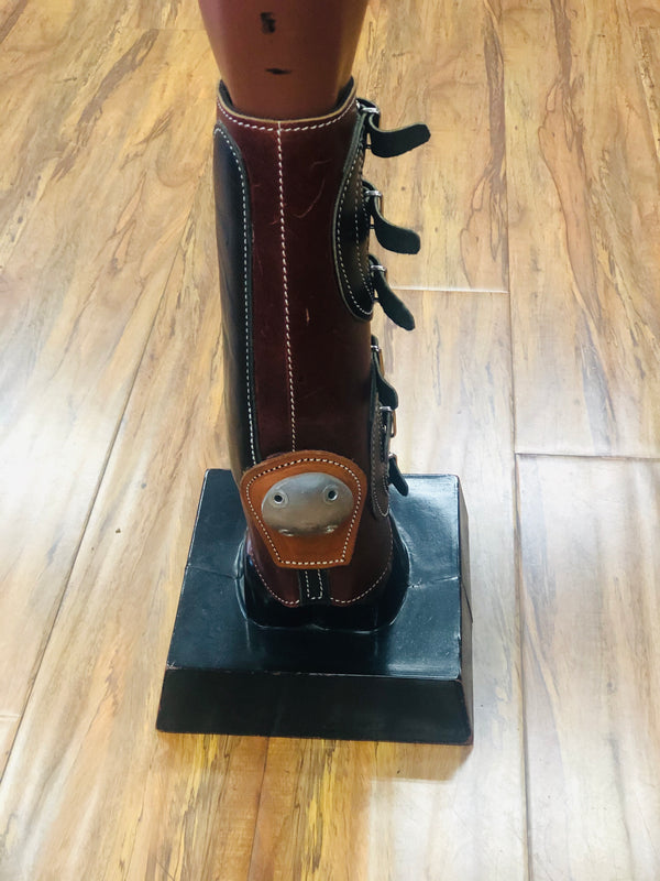 CANILLERAS PARA PATAS DE CABALLO COLOR ROBLE Y NEGRO DE HEBILLAS. BRICK AND BLACK COLOR SPORT SKID BOOT WITH BUCKLES , HerraduraDeOro - HerraduraDeOro