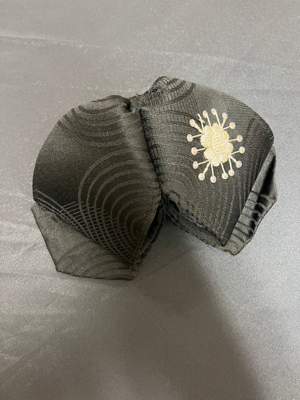 MOŇO CHARRO NEGRO BORDADO EN PLATA A MANO . BLACK CHARRO TIE