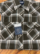 MEN'S WRANGLER RETRO® LONG SLEEVE FLANNEL WESTERN SNAP PLAID SHIRT IN GREEN/WHITE