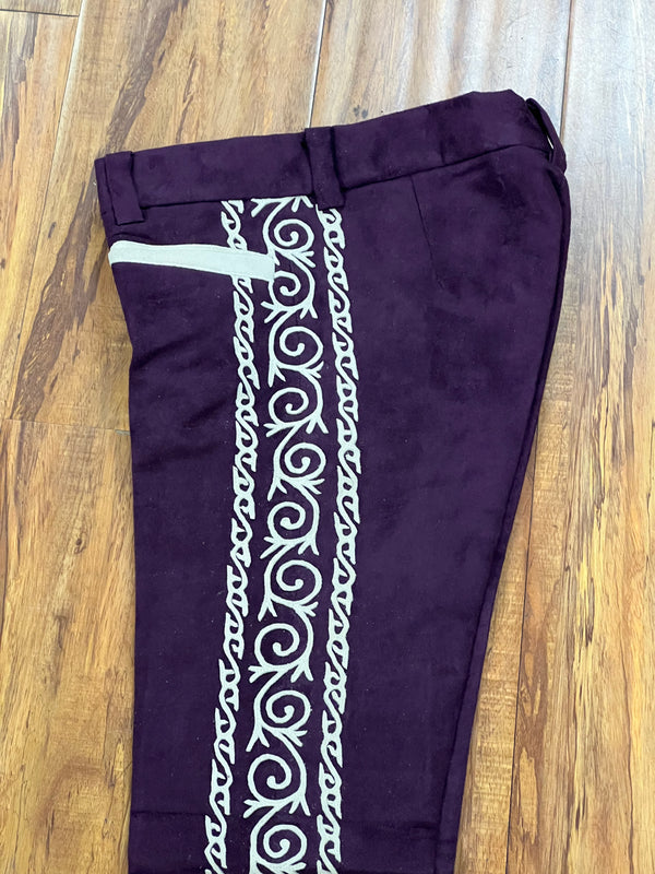 PANTALONES DE CHARRO CON GRECA.