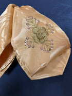 MOŇO CHARRO ORO BORDADO EN ORO A MANO . GOLD CHARRO TIE