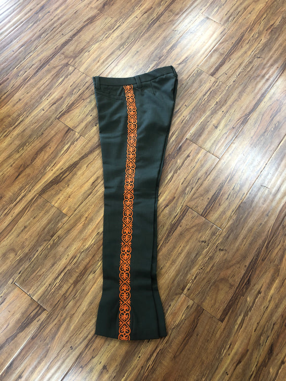 PANTALONES DE CHARRO CON GRECA. AUTHENTIC CHARRO PANTS THAT ARE GREEN COLOR WITH CARROT SUEDE LEATHER STITCHED STENCEIL ART WORK