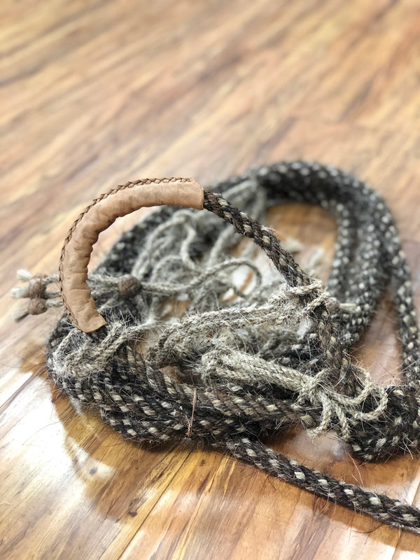 HAND BRAIDED HORSE HAIR BOSAL WITH HORSE HAIR HEADSTALL AND BRAIDED HORSE HAIR MACATE.  BOSAL DE PELO DE CABALLO PARA ARRENDAR.