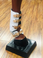 CANILLERAS PARA PATAS DE CABALLO COLOR BLANCAS DE HEBILLAS. WHITE COLOR SPORT SKID BOOT WITH BUCKLES , HerraduraDeOro - HerraduraDeOro