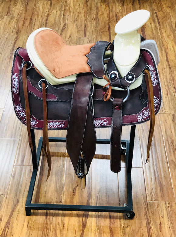 MONTURA CHARRA DE ALTA CALIDAD COLOR VINO. CHARRO SADDLE