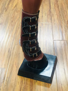 CANILLERAS PARA PATAS DE CABALLO COLOR ROBLE Y NEGRO DE HEBILLAS. BRICK AND BLACK COLOR SPORT SKID BOOT WITH BUCKLES , HerraduraDeOro - HerraduraDeOro